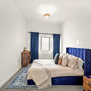 Apartment Luxury Canary Wharf 2 Bed Apt, London